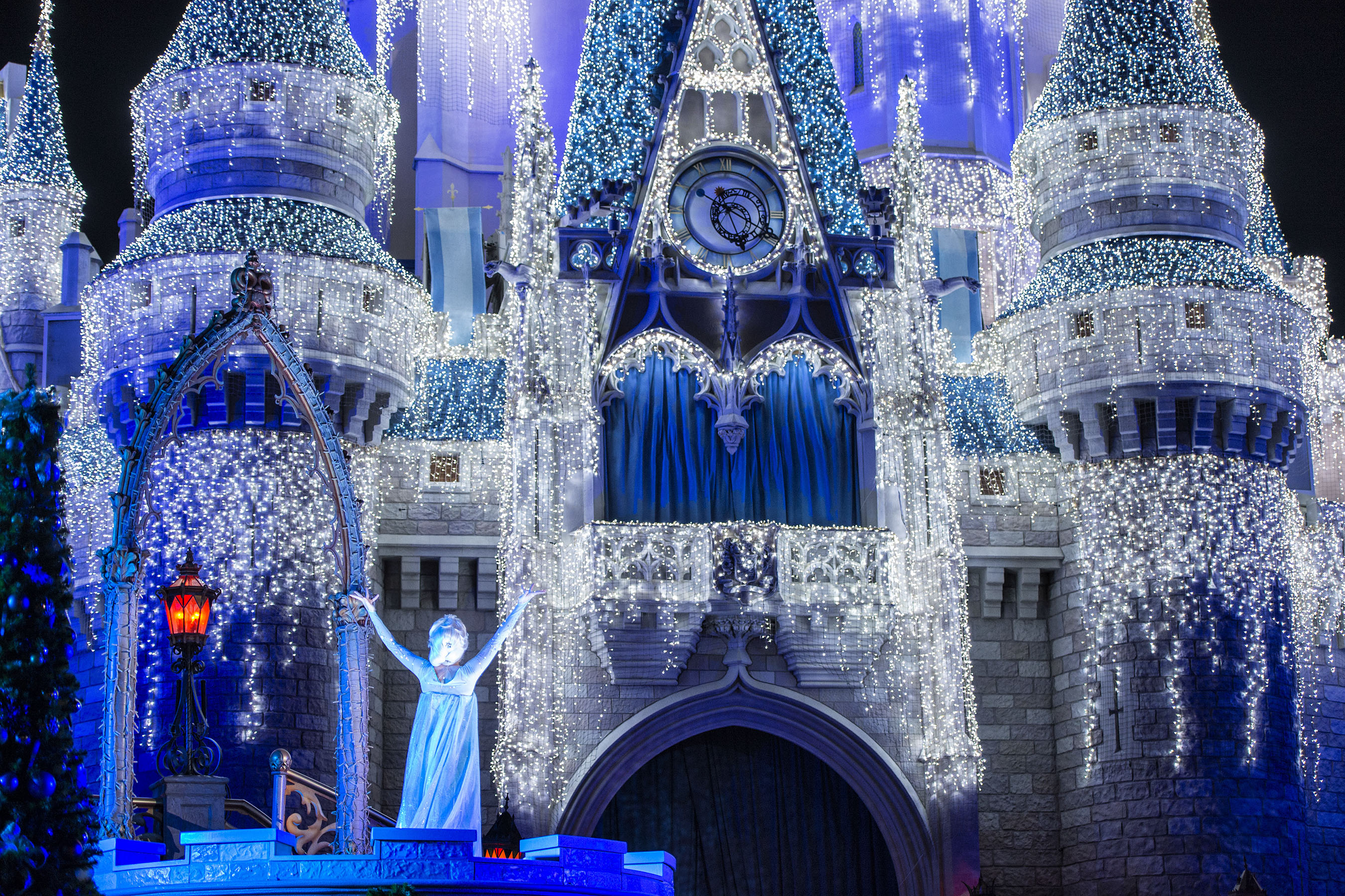 frozen castle with dolls