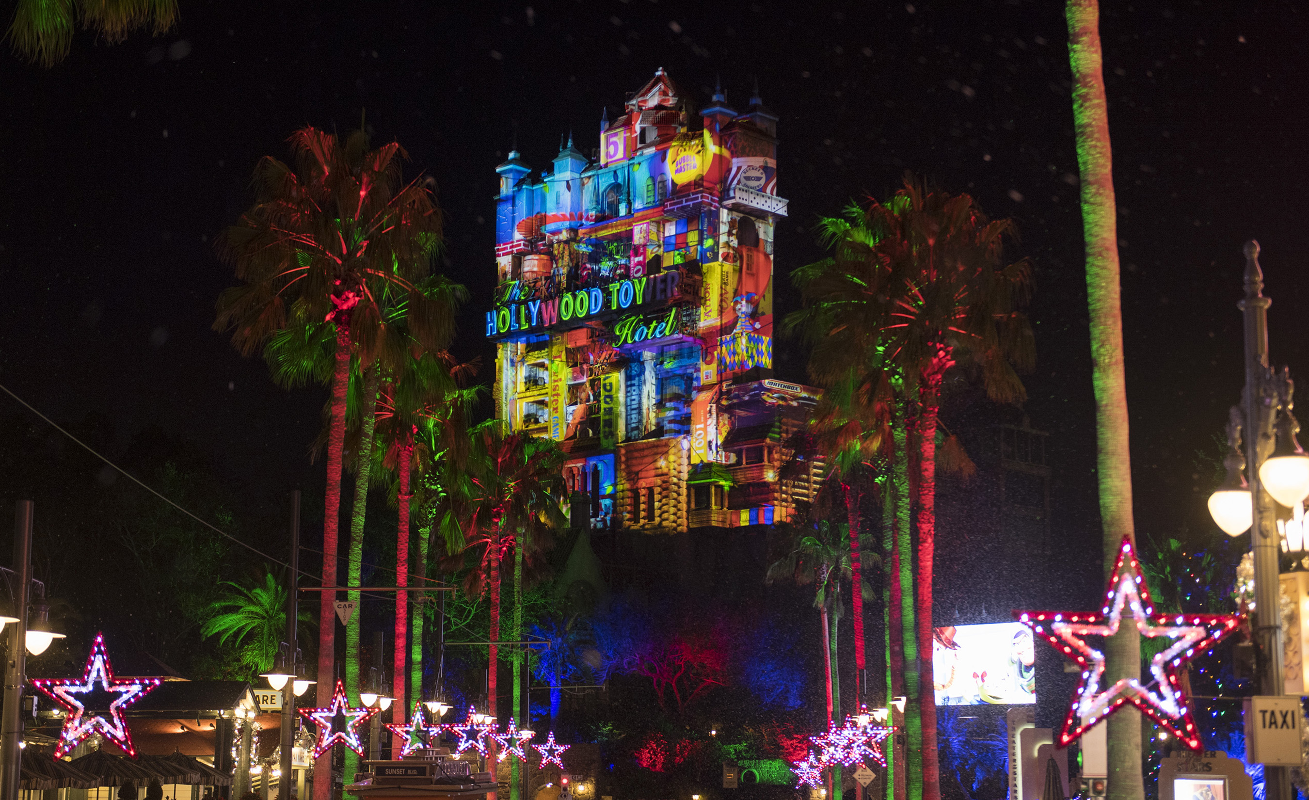 New Holiday Decor and Shows Light Up Disney’s Hollywood Studios - The