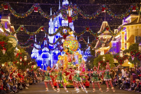 Magic Kingdom Christmas Parade ©Disney